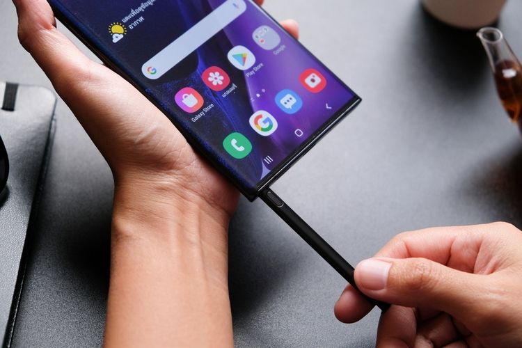 Samsung-Galaxy-S22-Ultra-May-Come-with-Built-in-S-Pen.jpg